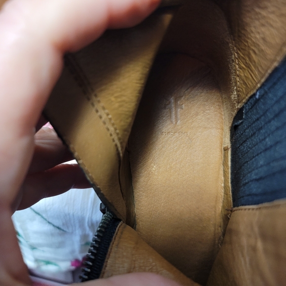 LN.  Frye Boots.  Size 8.  (576) - Picture 8 of 12